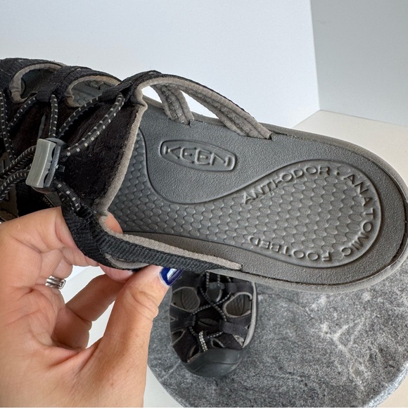 Keen Whisper Black Slides Sandals 38.5 8 - Picture 8 of 11